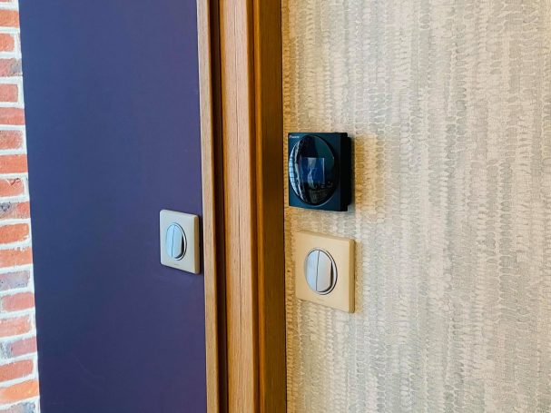 Thermostat Daikin Madoka noir – Commande design pour climatisation