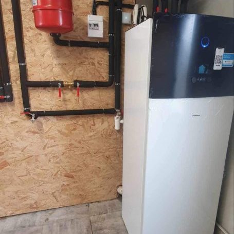 Exemple de module hydraulique Daikin ELVH12S18 avec ballon ECS intégré pour étudier votre projet à Lillers