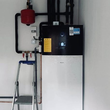 Exemple de module Daikin EHVH04S18DAV3 avec ballon sanitaire de 180 litres, pour étudier une pompe à chaleur à Hesdin