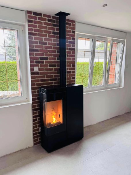 Poêle à granulés Jolly Mec Dory Angle 9 kW – Chauffage bois design