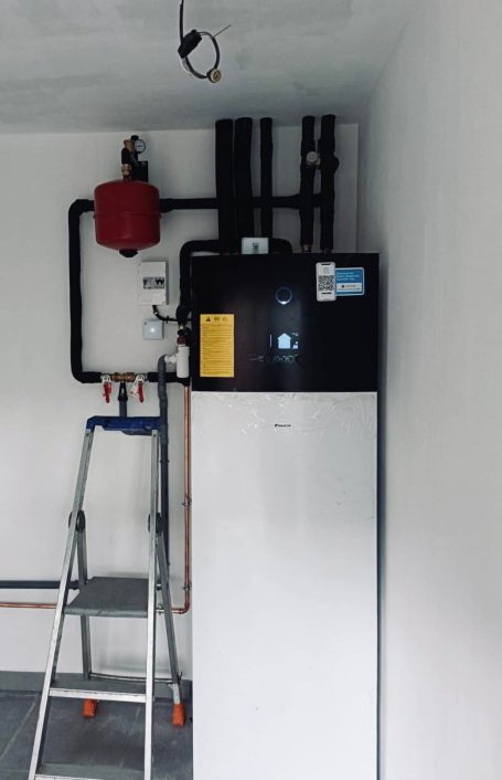 Module hydraulique Daikin EHVH04S18DAV3 avec ballon ECS 180 L intégré