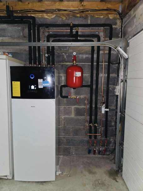 Module hydraulique Daikin EAVH16S18 avec ballon ECS 180 L intégré