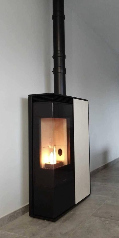 Poêle à granulés Jolly Mec Dory Angle 9 kW – Chauffage bois design