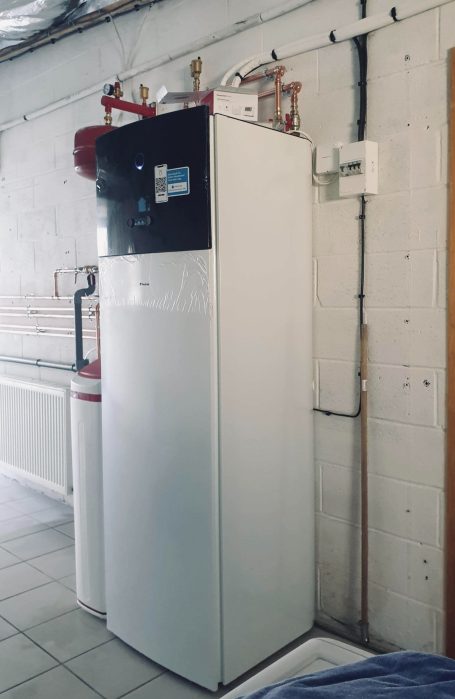 Module hydraulique Daikin EHVH08S23DA6V avec ballon ECS intégré 230 L