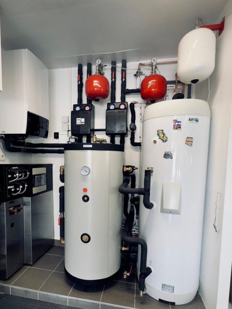 Chaufferie Daikin Altherma EPRA18DAW17 + ETBH16DAW9 avec ballon tampon 200L et ECS inox 300L